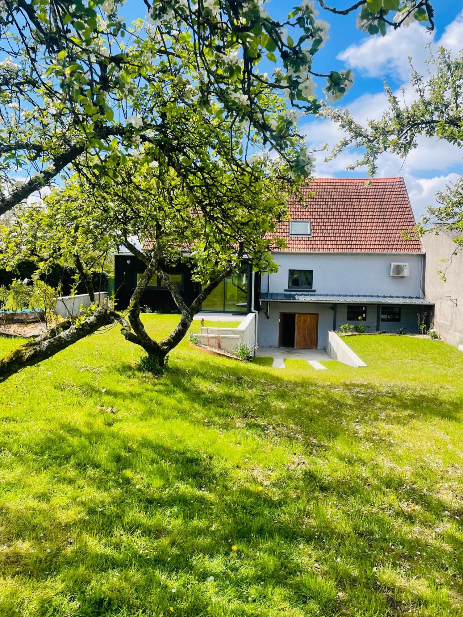 Hébergement de vacances Maison Chez Nounou Sauna Jacuzzi Jardin Arbore *